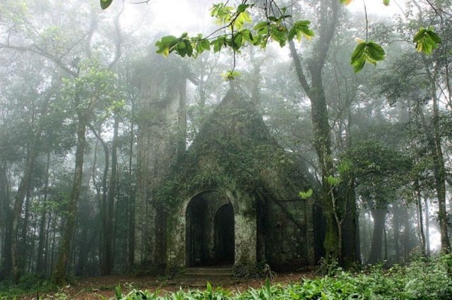 Trải nghiệm “lạnh gáy” ở những địa điểm kỳ bí nhất Việt Nam