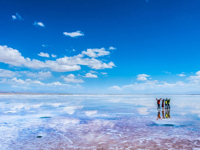 Hồ muối Trà Ca - chiếc gương khổng lồ của bầu trời