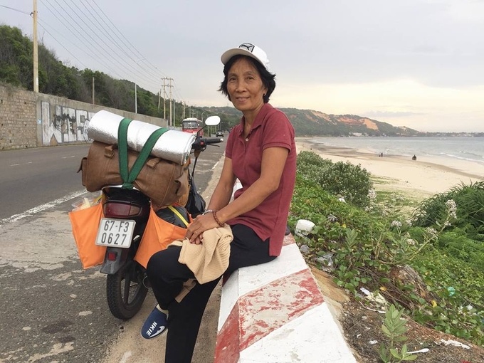 Chàng trai 24 tuổi phượt xuyên Việt cùng mẹ U60