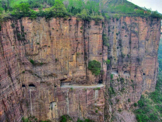  40 năm trước, quá mệt mỏi vì phải đi đường vòng, một nhóm dân làng Trung Quốc đã đào đường hầm Guoliang xuyên qua dãy núi Taihang. 