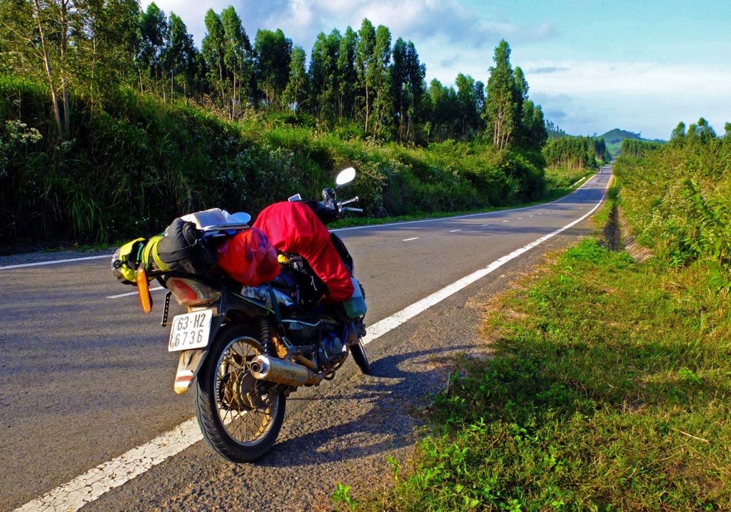 Cung đường xuyên Việt đẹp mê ly, rất ít dấu chân phượt thủ