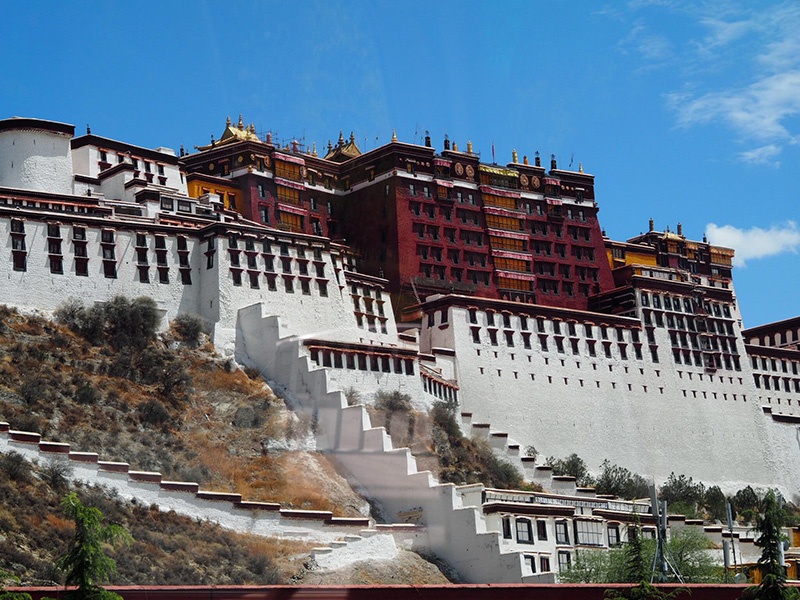 Hành trình phiêu lưu 10 ngày chinh phục miền đất Phật Tây Tạng của 