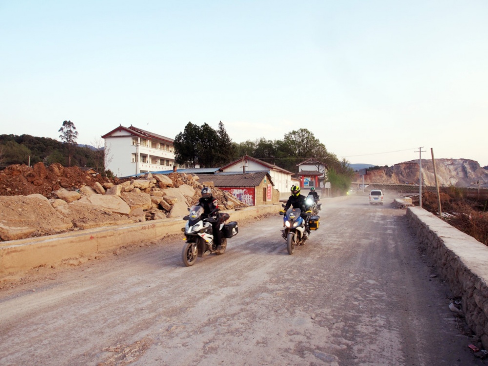 30 biker Viet vuot 10.000 km chinh phuc Everest hinh anh 2