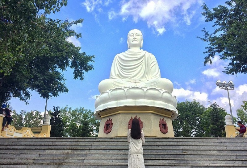 Những lưu ý khi đi tham quan chùa Long Sơn Nha Trang bạn cần biết