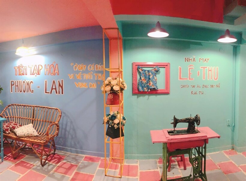 Review Quán cafe Ngôi Nhà Màu Hồng Và Chiếc Xe Màu Xanh ở Sài Gòn