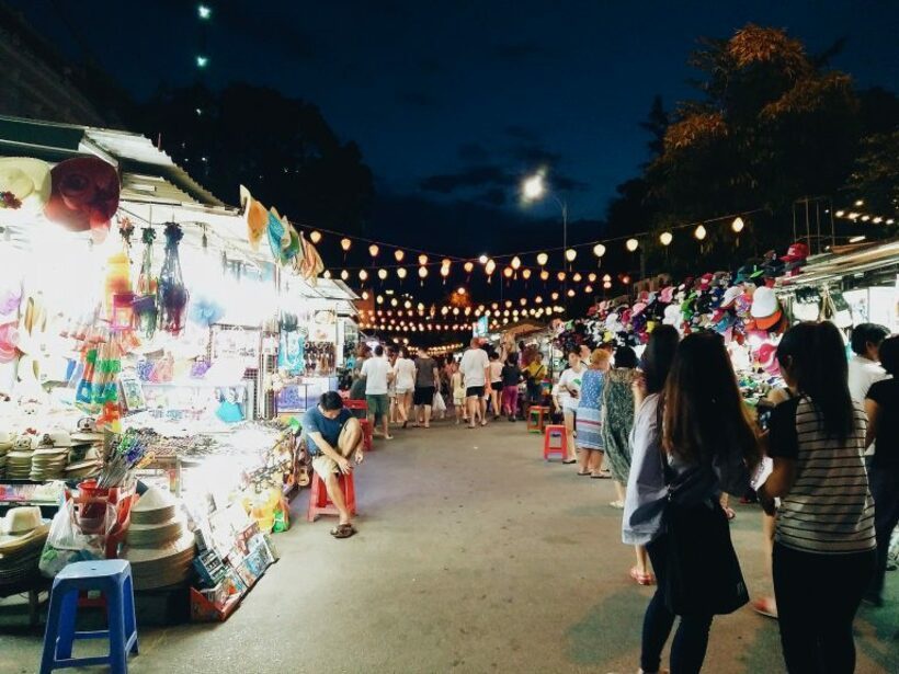 Chợ đêm Nha Trang Khẩn Hoa: Trải nghiệm mua sắm, ăn uống