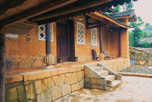 Homestay Chung Pủa được cải tạo từ nhà trình hơn 100 năm tuổi