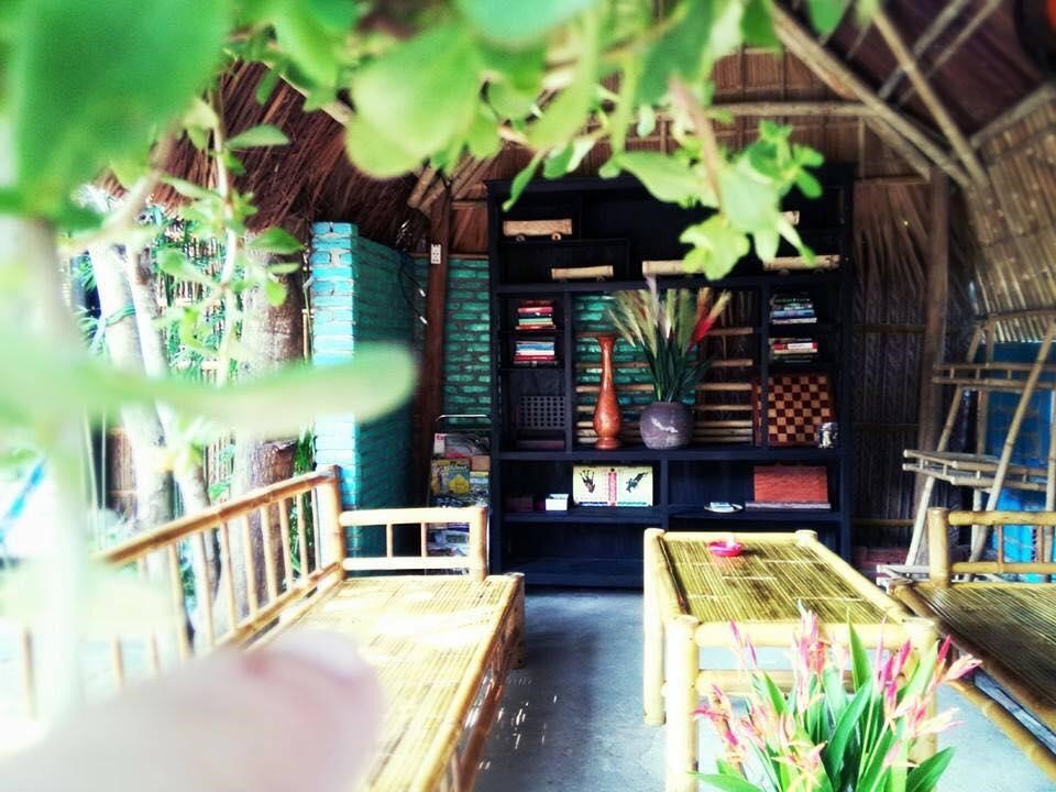Ngắm lại không gian chung tại Under the coconut tree Hoi An homestay