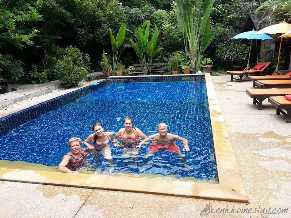 Bể bơi thiên nhiên giúp du khách thỏa sức nghỉ dưỡng