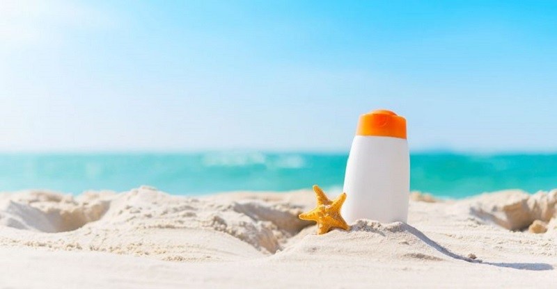 Bật mí 5 cách chọn kem chống nắng đi biển “chuẩn không cần chỉnh”