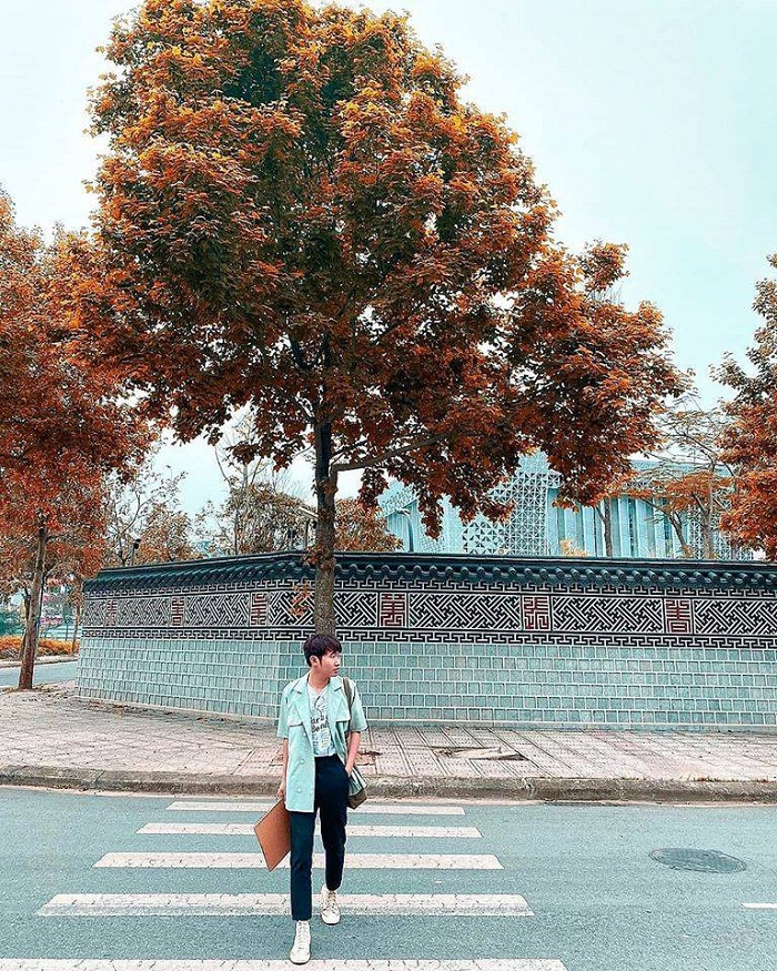 du lịch Hà Nội, góc phố Hàn Quốc ở Hà Nội, bức tường của Đại sứ quán Hàn Quốc, bức tường của Đại sứ quán Hàn Quốc, góc phố Hàn Quốc ở Hà Nội, du lịch Hà Nội