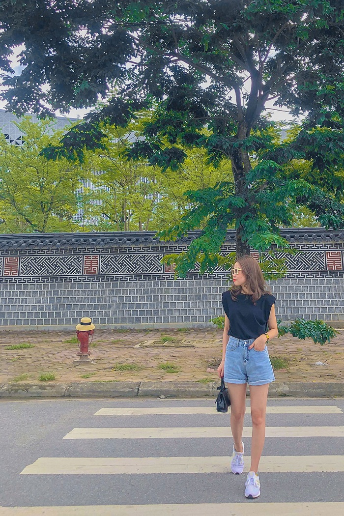 du lịch Hà Nội, góc phố Hàn Quốc ở Hà Nội, bức tường của Đại sứ quán Hàn Quốc, bức tường của Đại sứ quán Hàn Quốc, góc phố Hàn Quốc ở Hà Nội, du lịch Hà Nội