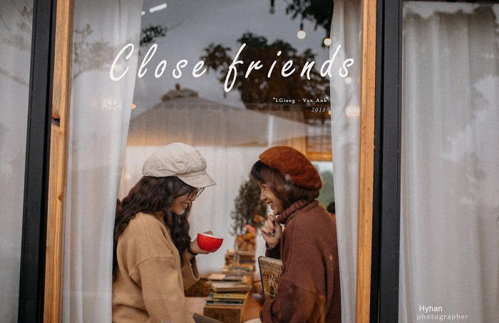 Đẹp 'ôm tim' bộ ảnh của đôi bạn thân ở La's Café Đà Nẵng