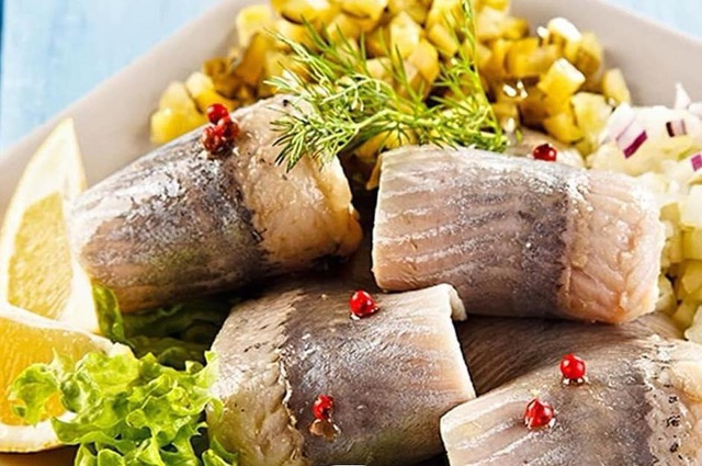 món Feseekh đặc sản, đặc sản có thể chết người, những món ăn độc lạ, cá đối ướp muối lên men
