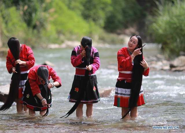 phụ nữ Yao ở làng Huangluo, làng tóc dài ở Trung Quốc, những ngôi làng đặc biệt