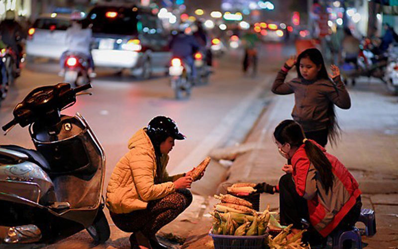Mùa đông Hà Nội ăn gì? 5 món ăn đường phố đánh bay cái rét thủ đô