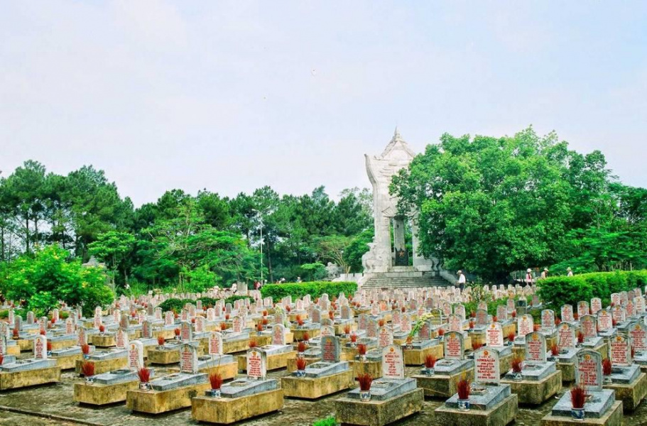 Đi tour nghĩa trang Hàng Dương khám phá những điểm tham quan lân cận