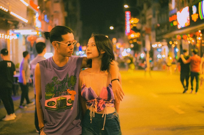 Phát cuồng trước vẻ đẹp lãng mạn của Sài Gòn về đêm qua bộ ảnh của cặp đôi mê du lịch