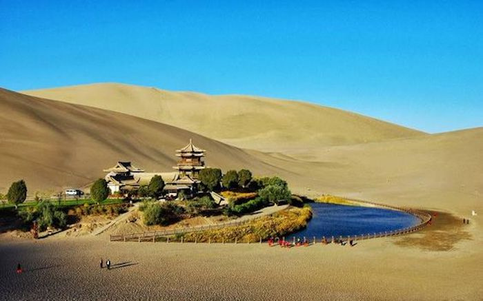 du lịch Trung Quốc, Hồ nước xanh bạc hà, sa mạc Gobi, Hồ nước xanh bạc hà