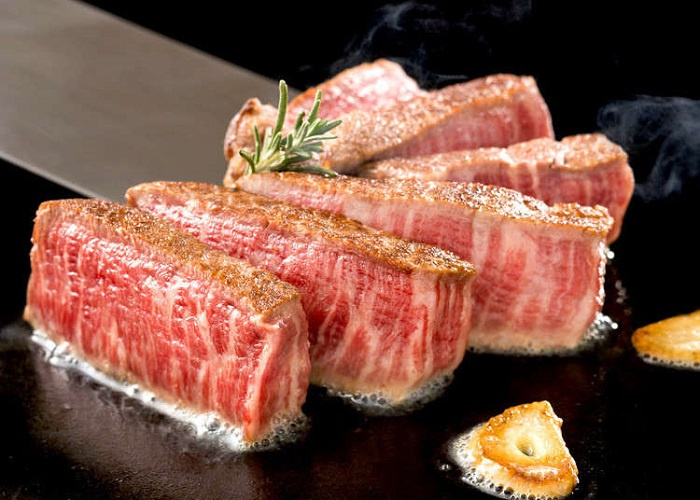 Bò Kobe xuất xứ từ đâu, Giống bò Kobe, Thịt bò Kobe bao nhiêu tiền, thịt bò Kobe Nhật Bản, thịt bò Kobe Nhật Bản