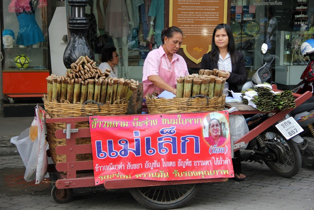 cơm lam Việt Nam, cơm nấu trong ống tre, món Kemang của Malaysia, cơm Khao lam của Thái Lan