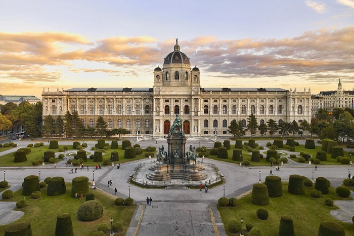 Du lịch Áo, Thủ đô Vienna, Lâu đài Hofburg, điểm du lịch ở Vienna