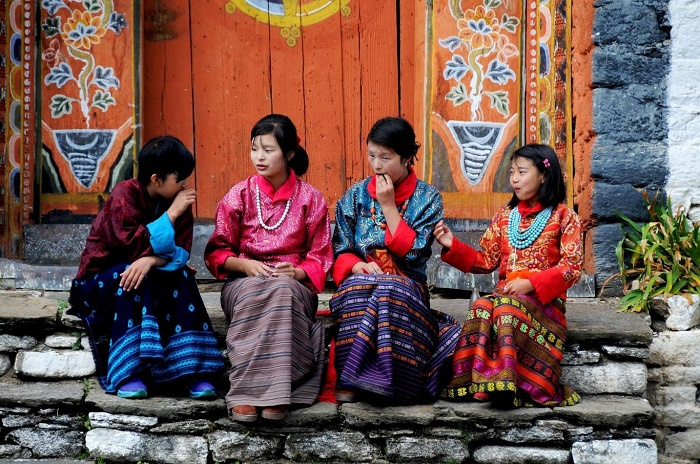 Không chỉ là quần áo, trang phục truyền thống của Bhutan còn chứa đựng cả văn hóa và tâm linh