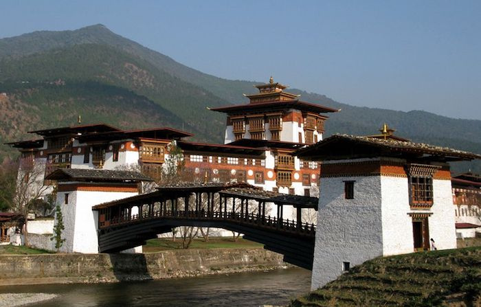 Cung điện thế kỷ 17 Punakha Dzong, pháo đài kiên cố trên dãy Himalaya