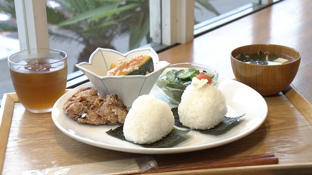 cơm nắm onigiri kiểu Nhật, cơm nắm Nhật Bản, ẩm thực Nhật Bản