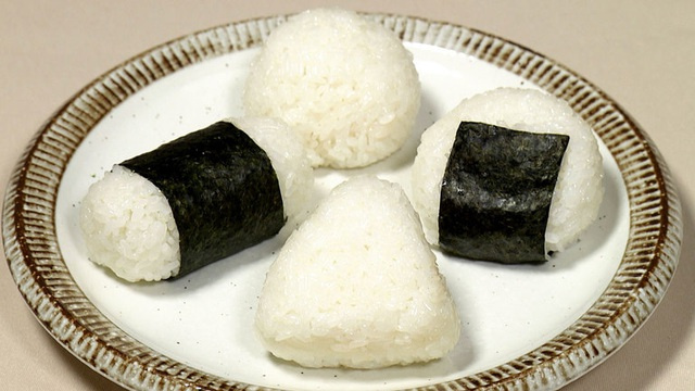 cơm nắm onigiri kiểu Nhật, cơm nắm Nhật Bản, ẩm thực Nhật Bản
