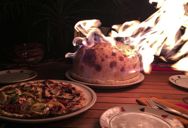 pizza bốc cháy, pizza nóng bỏng