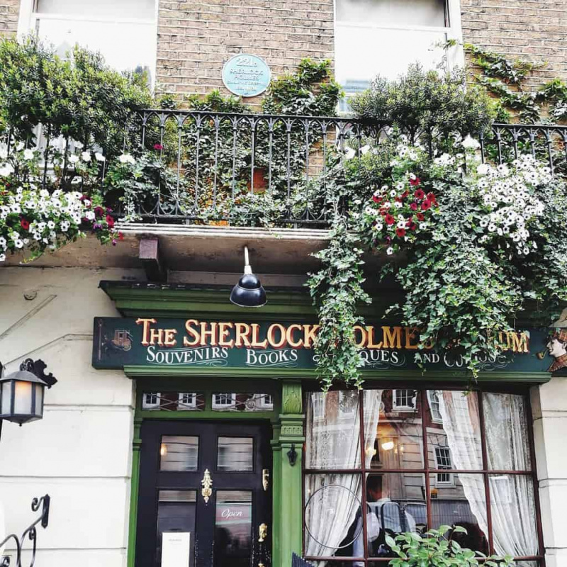 “Thăm nhà” thám tử Sherlock Holmes tại số 221B Baker Street, London 