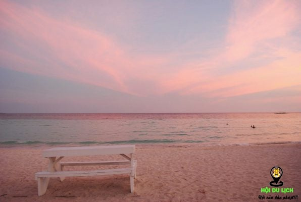 Khám phá những bãi biển màu hồng đẹp nhất thế giới 