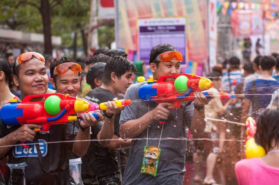Quẩy Tung Nóc Với Lễ Hội Té Nước Songkran  Mừng Năm Mới Tại Campuchia