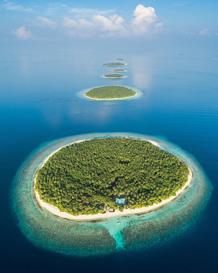Chiêm ngưỡng 5 ốc đảo 'xếp thẳng hàng' tại Maldives, trầm trồ trước sự kỳ diệu của thiên nhiên