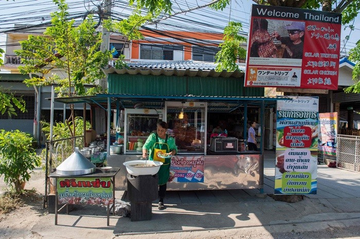 du lịch Thái Lan, ẩm thực Thái Lan, ăn gì ở Thái Lan, Chuyện độc lạ, món gà nướng mặt trời, món gà nướng gai yang, du lịch Thái Lan