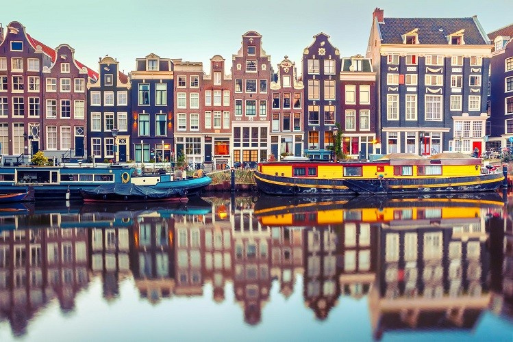 cầu tình yêu, du lịch Amsterdam, du lịch Hà Lan, khóa tình yêu, điểm check-in ấn tượng, du lịch Amsterdam, du lịch Amsterdam tự túc, tour du lịch Amsterdam