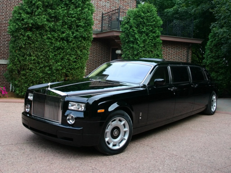 Xe limousine là gì? Những điều cần biết về dòng xe limousine chất lượng cao