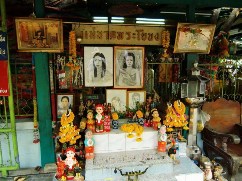 Du lịch Bangkok ghé miếu thờ nàng Nak trong 'Tình người duyên ma'