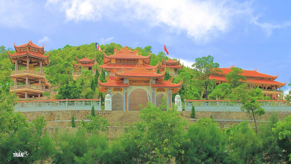 Những ngôi chùa nổi tiếng đưa ta lạc cõi Phật trời tiên ở Quảng Ninh