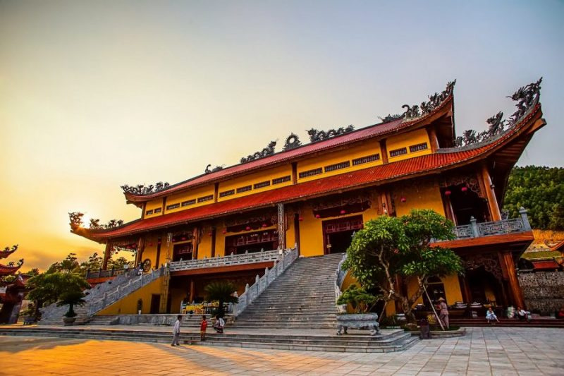  Chùa Ba Vàng | Địa điểm du lịch tâm linh siêu đẹp tại Quảng Ninh