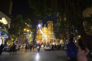  Trải nghiệm thú vị khi đi du lịch Hà Nội về đêm không thể bỏ qua