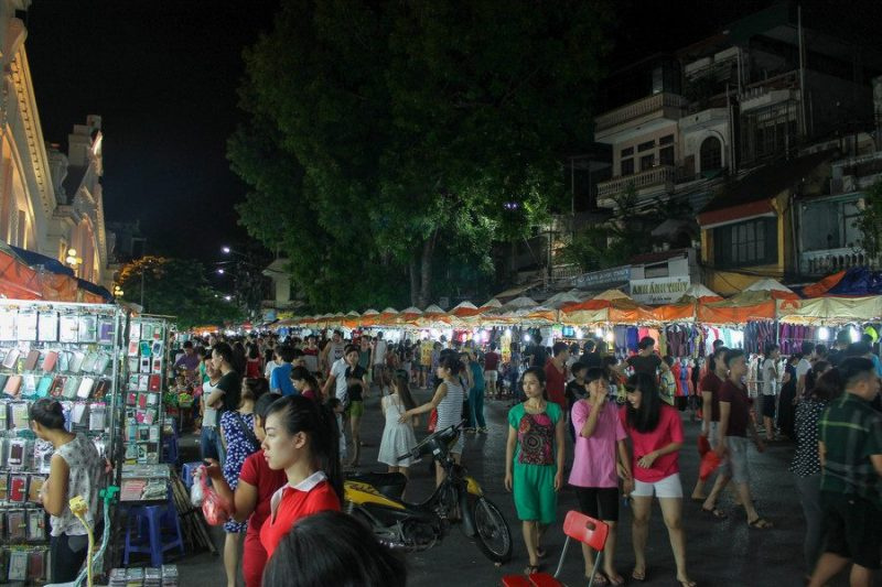  Chợ Đồng Xuân về đêm | TÌm hiểu về nét đẹp của người Hà Nội