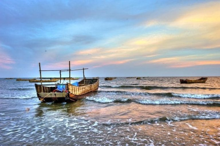  Phượt biển gần Hà Nội | TOP 5 bãi biển siêu hấp dẫn cho mùa hè 2020