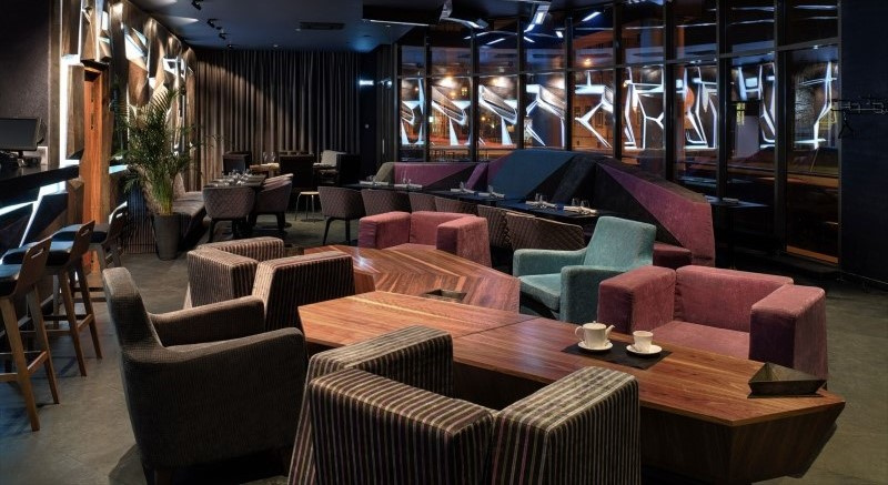 Lounge là gì? Sự khác biệt giữa lounge, bar và cafe