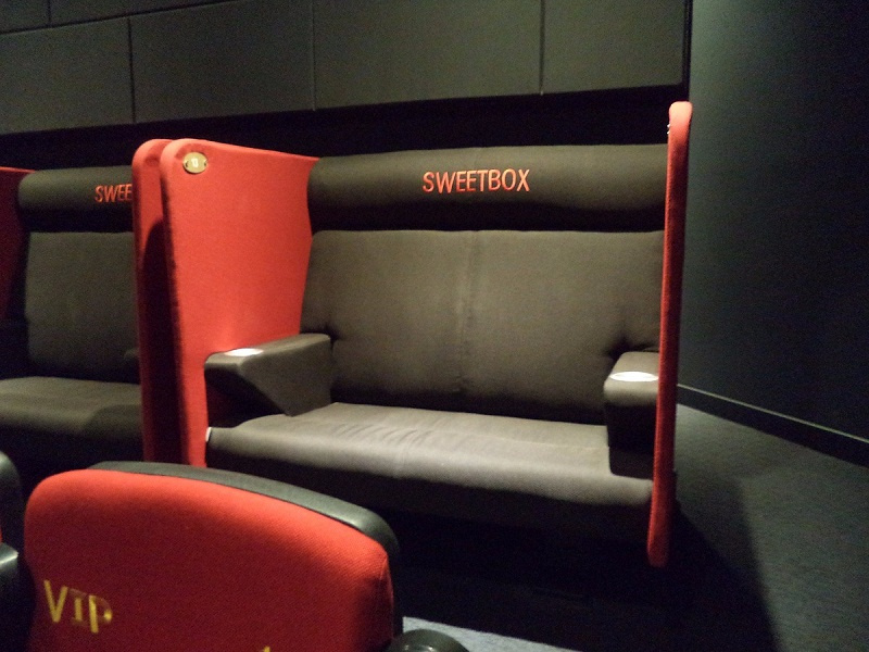 Ghế đôi CGV hay ghế Sweetbox là gì? Giá vé ghế đôi CGV là bao nhiêu?