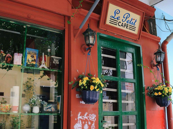 Le Petit Cafe, Mạc Cofe, morereviews, Quán cà phê Hà Nội, quán cà phê sách Hà Nội, The Boollink Cafe, thư viện cà phê Đông Tây, Tranquil Book & Coffee