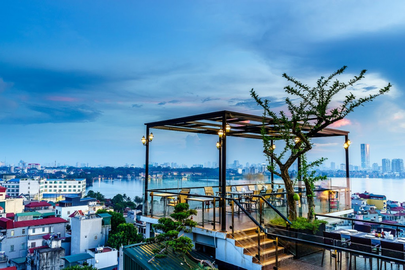 Check in ngay top 7+ quán cafe rooftop Hà Nội view đẹp mê ly