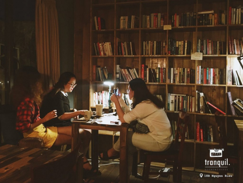 Le Petit Cafe, Mạc Cofe, morereviews, Quán cà phê Hà Nội, quán cà phê sách Hà Nội, The Boollink Cafe, thư viện cà phê Đông Tây, Tranquil Book & Coffee