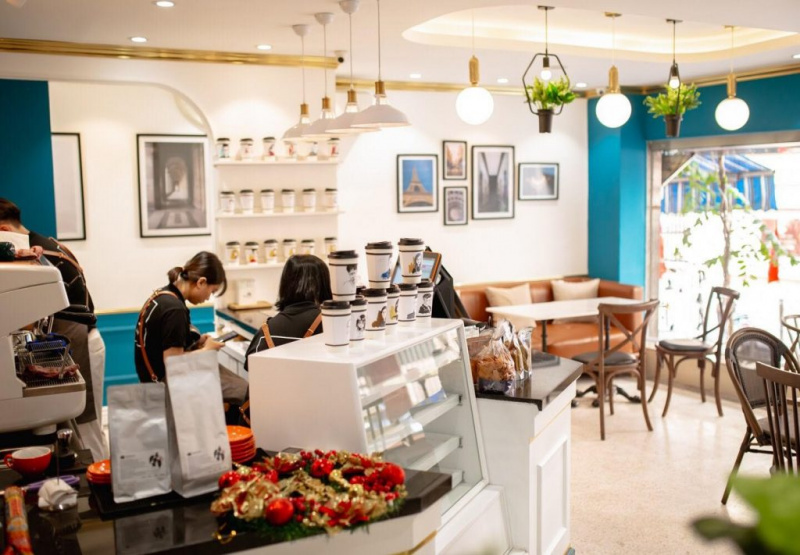 LE VISAGE – Tiệm cà phê phong cách Pháp vẽ chibi miễn phí cho khách hàng
